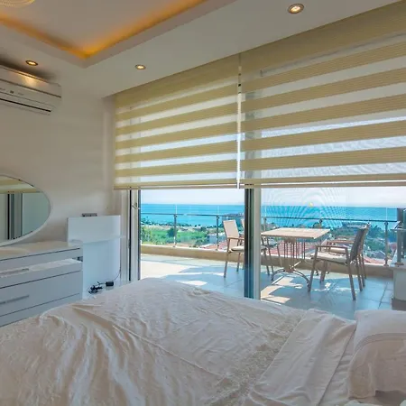 Splendid Home With Shared Pools And View Near Beach And City Center In Alanya *